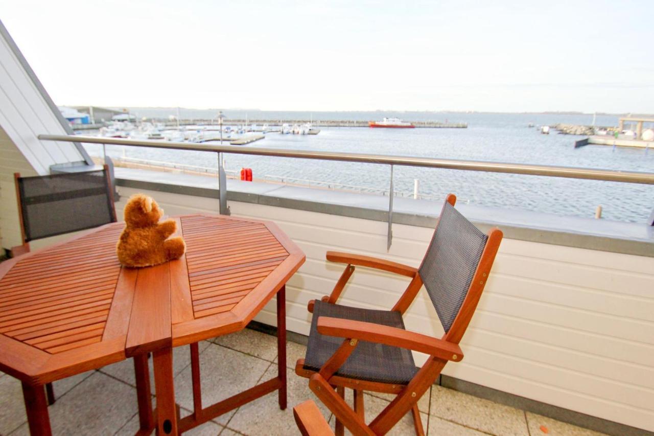 Hafennahe Ferienwohnung Mit Balkon Und Meerblick - Hafenhaeuser Wiek Wohnung 13 Wiek auf Rügen Extérieur photo